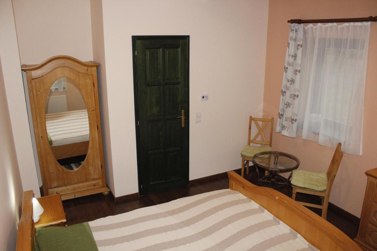 Hunor Lovastanya Hotel Kunbaracs Exterior photo