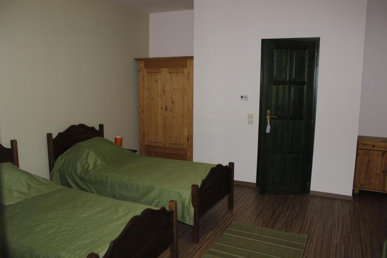 Hunor Lovastanya Hotel Kunbaracs Exterior photo