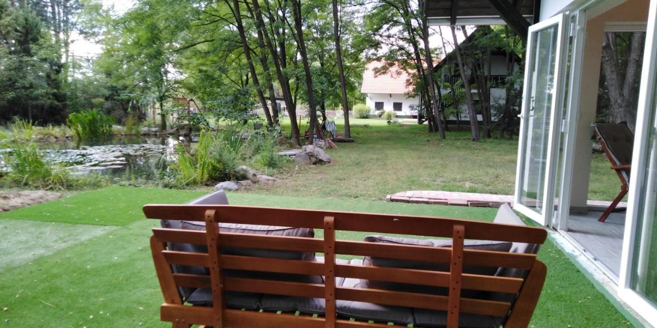 Hunor Lovastanya Hotel Kunbaracs Exterior photo